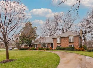 9812 Mohawk Ln, Leawood, KS 66206