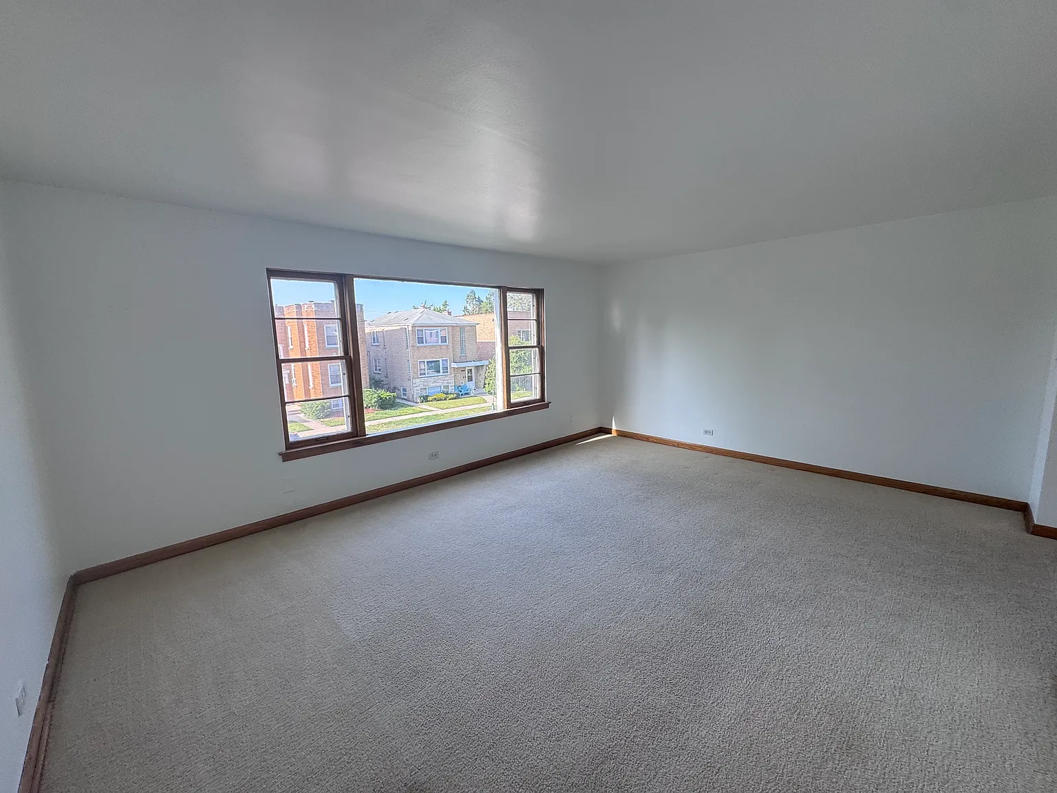 10315 Chaucer St — Photo 2