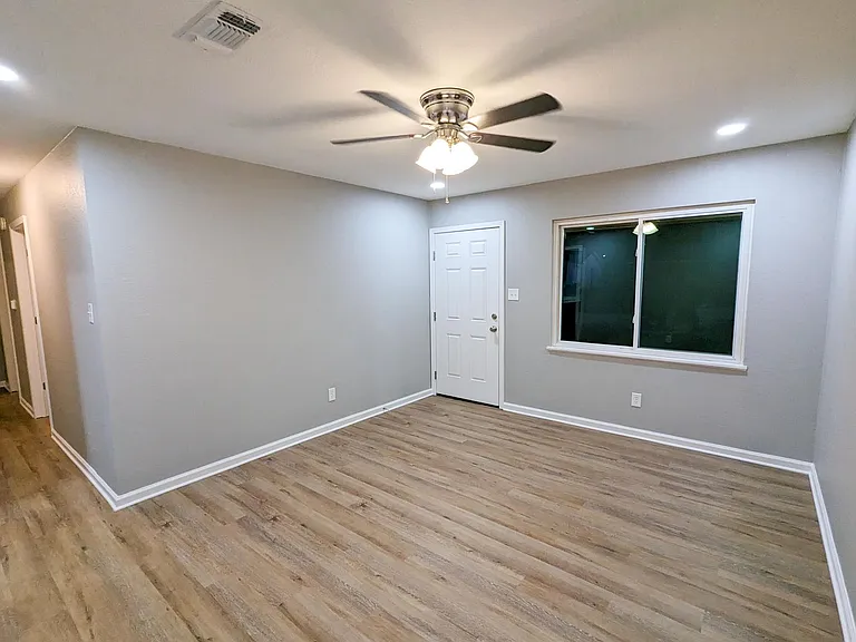 3115 Oliver St — Photo 2