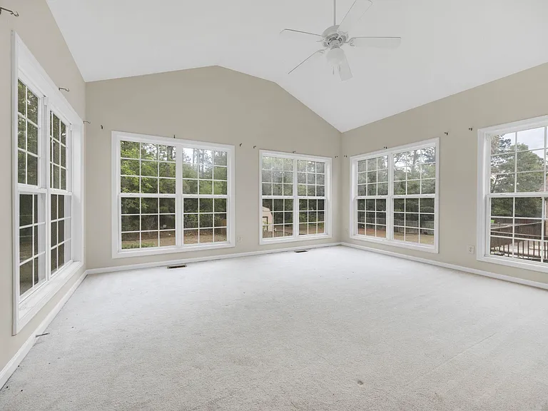 109 Cotoneaster Dr — Photo 7