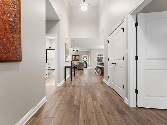 4th image of 12763 Creekside Dr