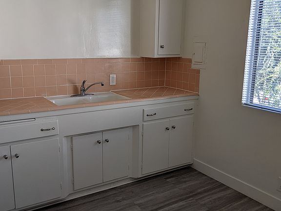 3rd image of 6270 Hazeltine Ave #23