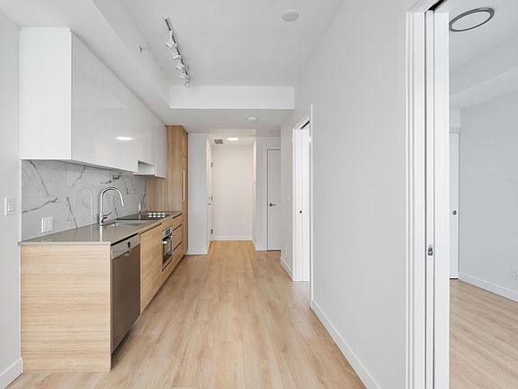 5th image of 10626 City Pkwy #1813