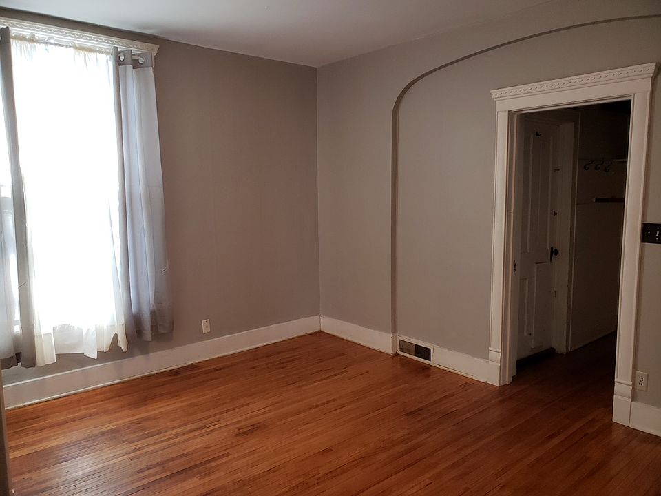 2nd image of 208 Forest Ave #2