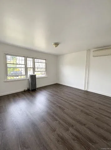 3 bed, 1.0 bath, 936 sqft, $2,900 — Photo 4