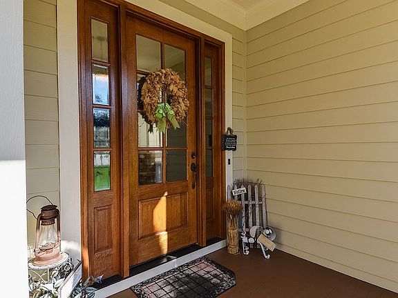 3rd image of 123 Ewart Pl