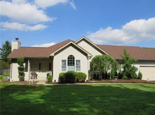 806 Kocher Dr, Grove City, PA 16127