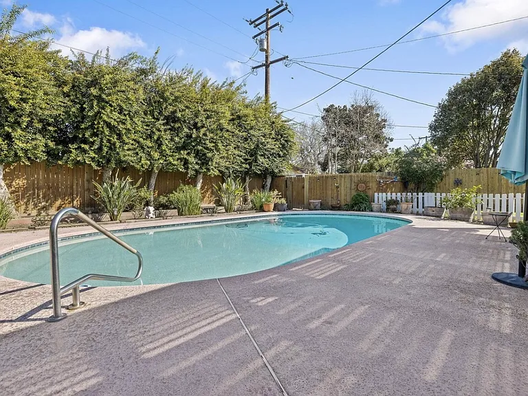 S Whitney Dr — Photo 6