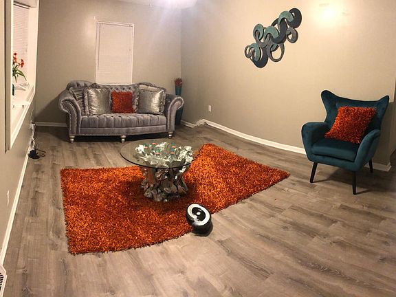 3rd image of 400 Brenda Dr