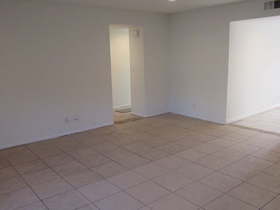 5th image of 2572 N Parkdale Ave