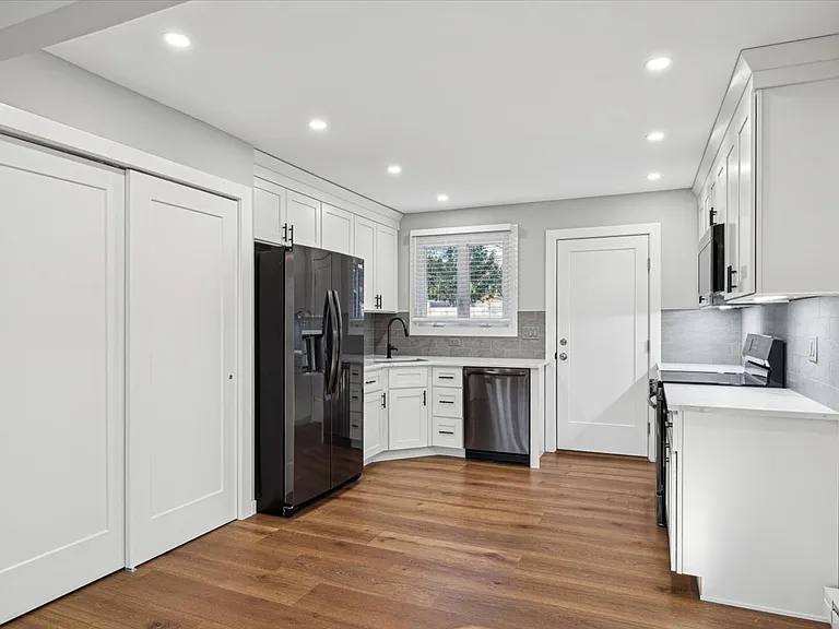 285 Stamets Rd #2 — Photo 6