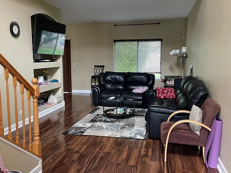 2277 Stoughton Dr — Photo 3