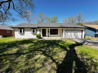 4406 SW 17th St, Topeka, KS 66604