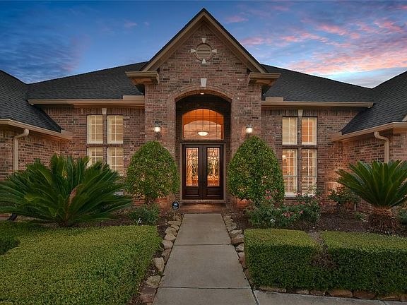The details of this brick elevation are perfectly accented balanced with the North East facing door
