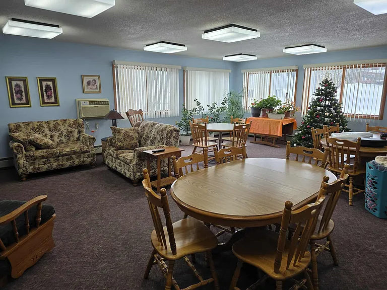 Tweeten Apartments — Photo 9