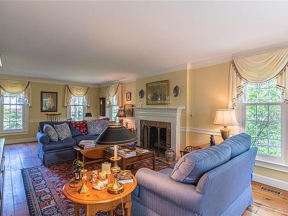 5th image of 1216 Hidden Oaks Dr