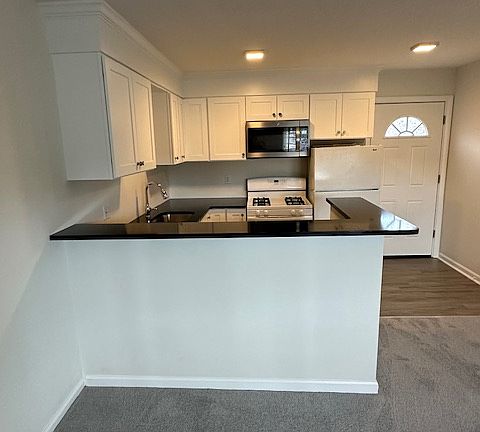 2nd image of 16 Putnam Ave Floor 2