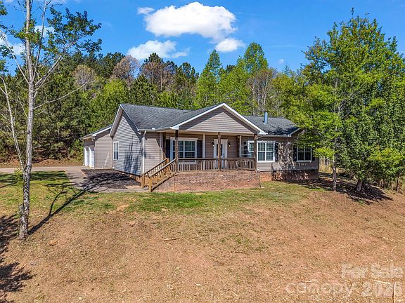 3rd image of 426 River Rd