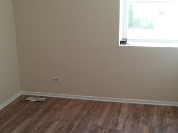 5th image of 1879 Jamestown Cir