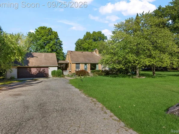 20855 Cass St, Farmington Hills, MI 48335
