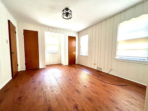 5th image of 4633 Oakwood Ave