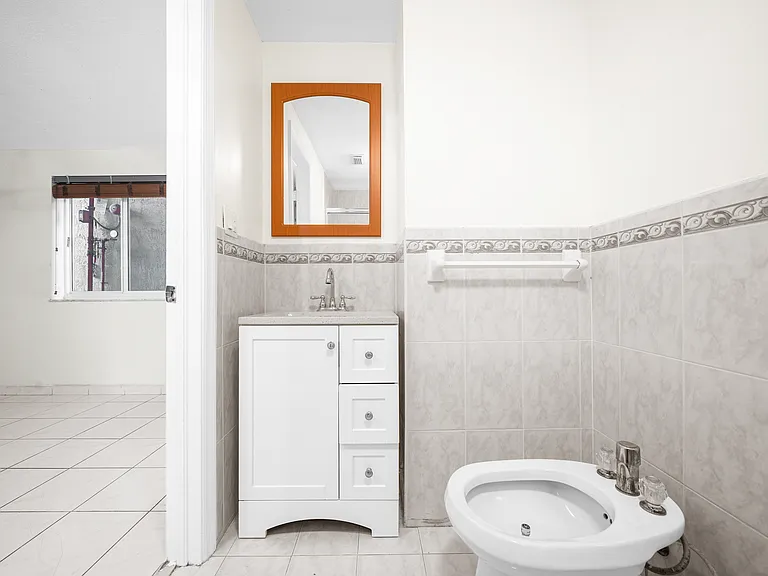 9 E 4th St #101 — Photo 22