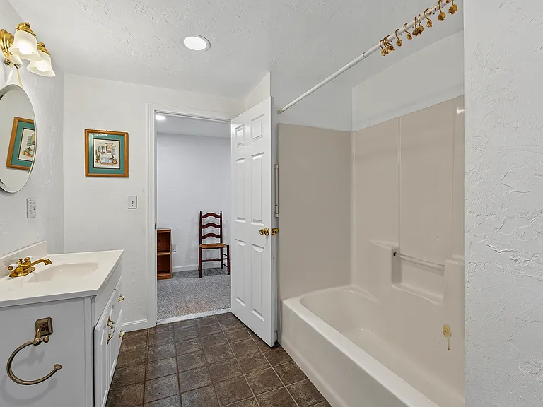 43 Airport Dr — Photo 21