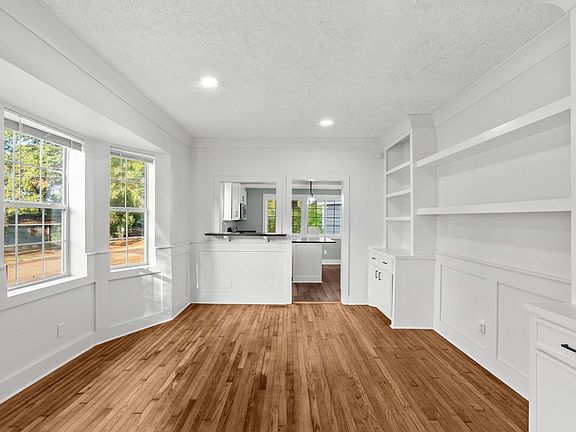 4th image of 4098 Pine Hill Dr