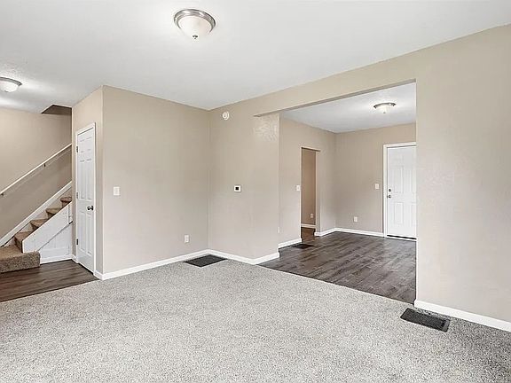 3rd image of 336 S Hackett Rd