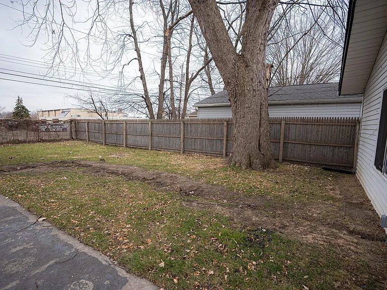 22516 Socia St — Photo 30