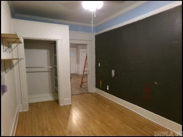 303 E Nichols St — Photo 14
