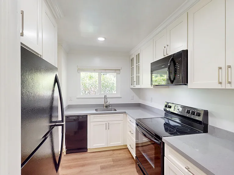 109 Professional Center Pkwy #106 — Photo 3