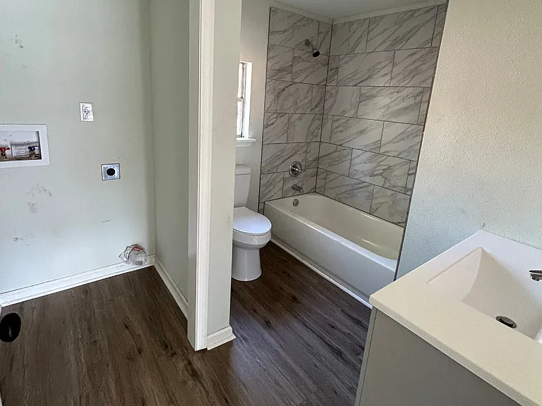 1202 Geronimo St — Photo 6