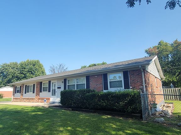 3rd image of 2330 Orleans Ln