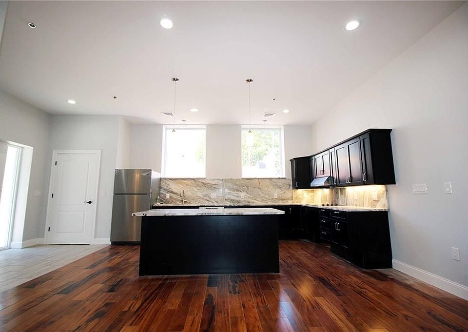 1st image of 130 Taunton Ave #6
