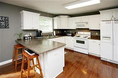 3rd image of 5827 Coddington Ln