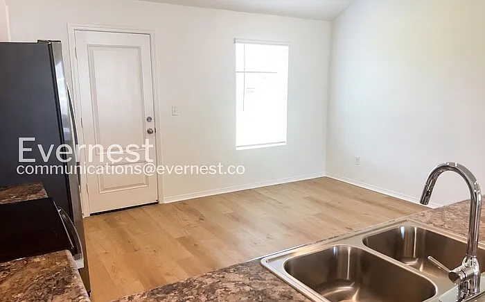 6681 Hollywood Ave — Photo 5