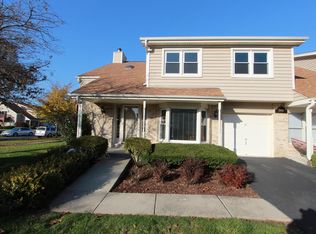 1904 Wisteria Ct APT 4, Naperville, IL 60565