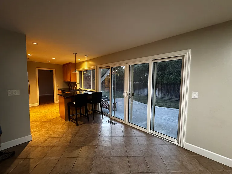 View from Livingroom to kitchen