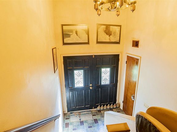 3rd image of 1037 Candlewood Cir
