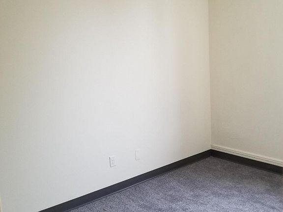 3rd image of 817 Ringwood Ave #4