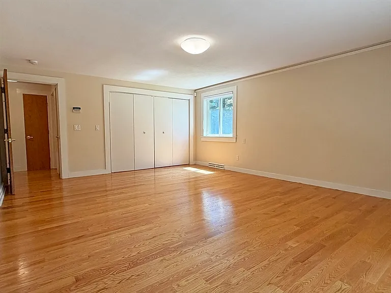 37 Stephen Pl — Photo 21
