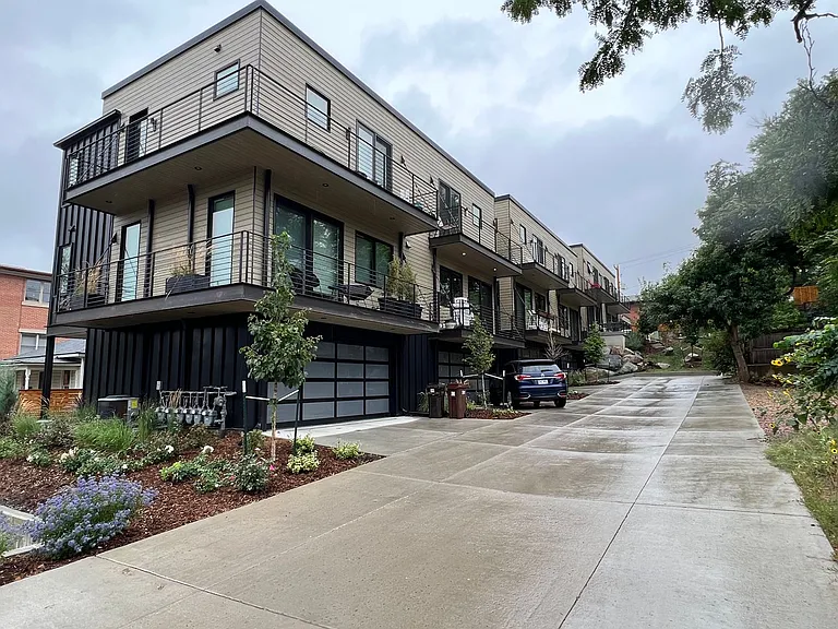 940 North St #B — Photo 1