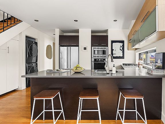 5th image of 267 1st St APT 9