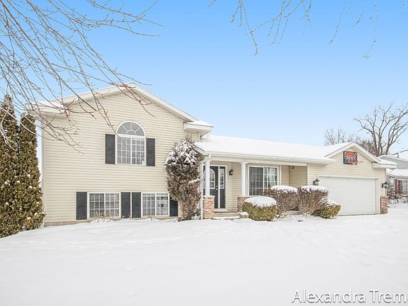 2nd image of 525 Sunbrook St SE