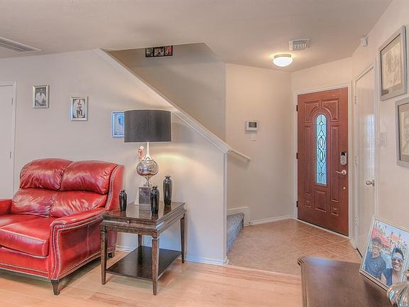 5th image of 2742 Grahamwood Ln