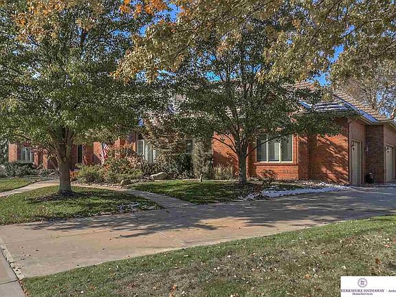 3rd image of 1636 S 187th Cir