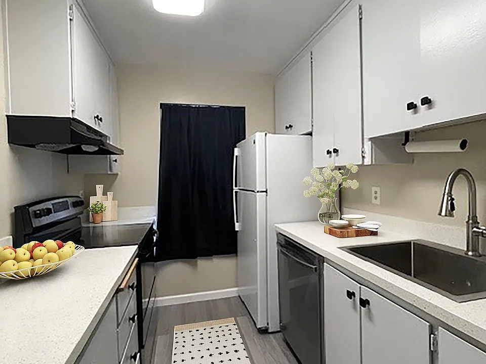 2500 Laguna Cir