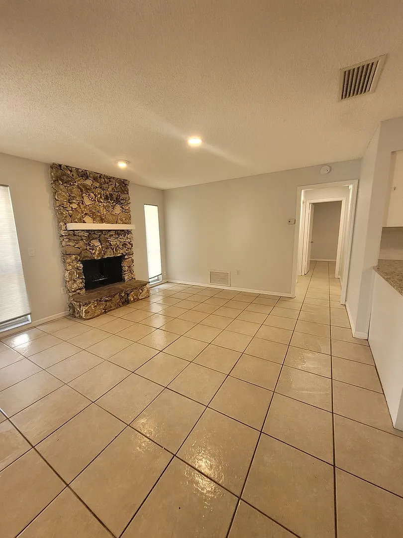 Cozy remodeled 2 bed 1.5bath in Winter Park — Photo 4