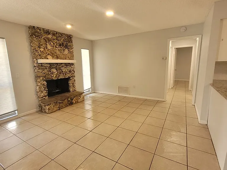 937 Aragon Ave — Photo 6